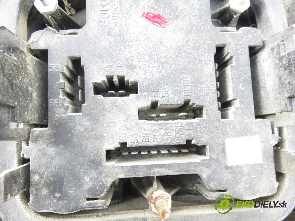 VW TRANSPORTER IV Autobus (70XB, 70XC, 7DB, 7DW, 7DK) BUS 2001 75,00 2.5 TDI - AYC 2461,00 Svetlo ľavé zadné