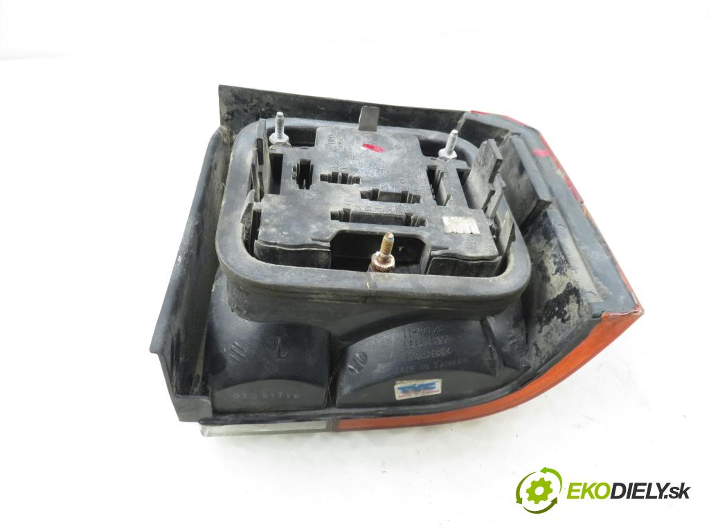 VW TRANSPORTER IV Autobus (70XB, 70XC, 7DB, 7DW, 7DK) BUS 2001 75,00 2.5 TDI - AYC 2461,00 Svetlo ľavé zadné