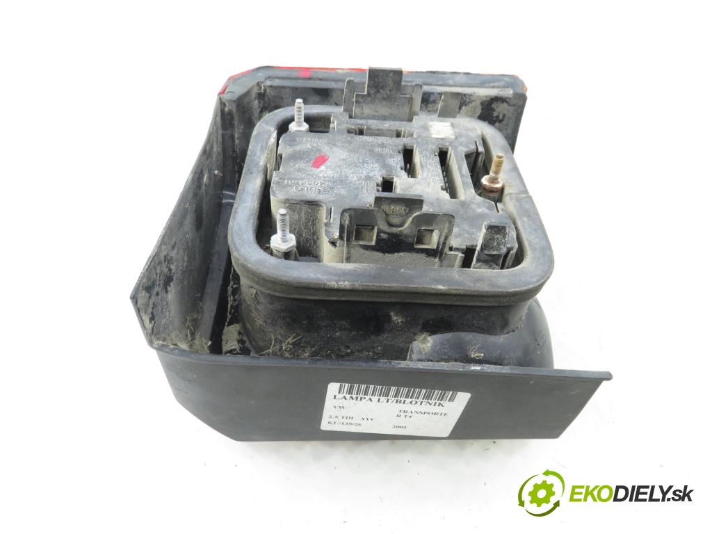 VW TRANSPORTER IV Autobus (70XB, 70XC, 7DB, 7DW, 7DK) BUS 2001 75,00 2.5 TDI - AYC 2461,00 Svetlo ľavé zadné