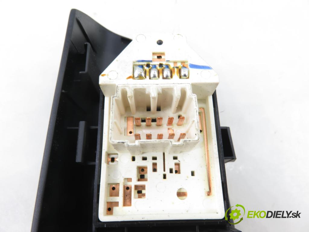 KIA CEE'D liftback (ED) HB 2008 80,00 1.4 16V 109 - G4FA 1396,00 Panel ovládania okien 823511H020