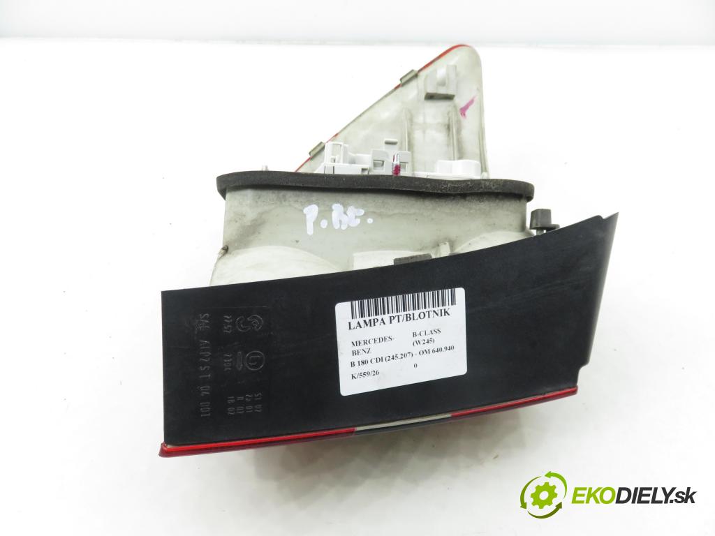 MERCEDES-BENZ KLASA B Sports Tourer (W245) HB 2007 80,00 B 180 CDI 109 - OM 640.940 1991,00 světlo pravé zadní A1698202664