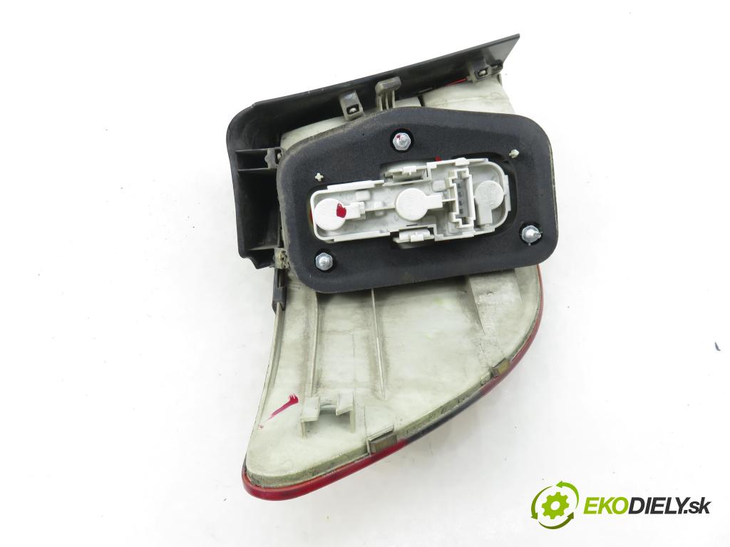 MERCEDES-BENZ KLASA B Sports Tourer (W245) HB 2007 80,00 B 180 CDI 109 - OM 640.940 1991,00 Svetlo pravé zadné A1698202664