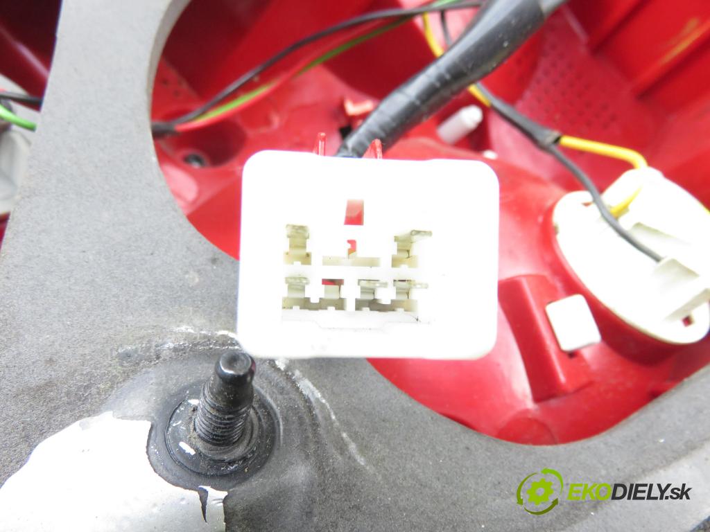 KIA CEE'D liftback (ED) HB 2008 80,00 1.4 16V 109 - G4FA 1396,00 světlo levé zadní