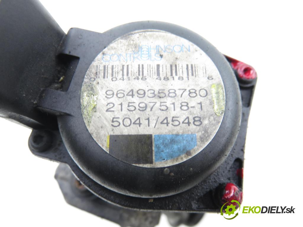 PEUGEOT 407 SW (6E_) KOMBI 2003 80,00 1.6 HDi 110 - 9HZ (DV6TED4) 1560,00 VENTIL EGR 9649358780 ; 215975181