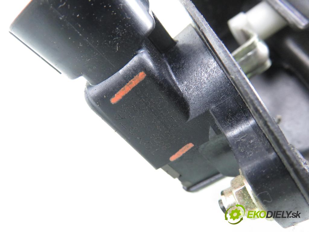 TOYOTA COROLLA Verso (ZER_, ZZE12_, R1_) VAN 2004 85,00 2.0 D-4D (CUR10_) - 1CD-FTV 1995,00 Potenciometer plynu 8928152021 ; 1983003941 (Potenciometer plynového pedálu)