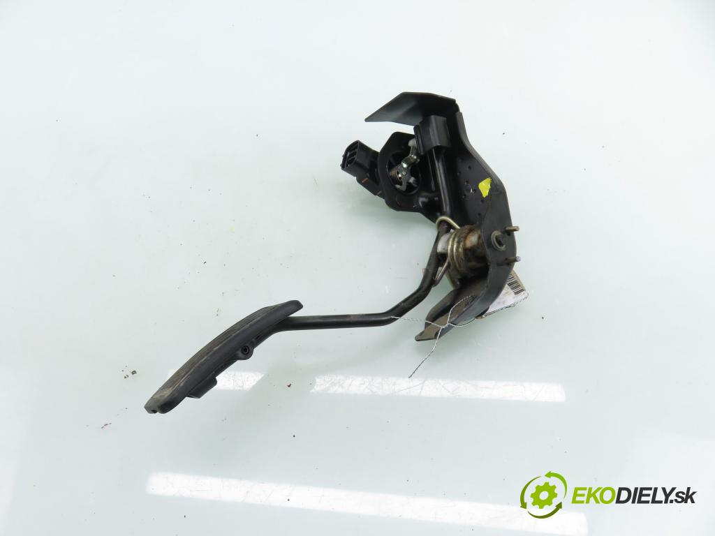 TOYOTA COROLLA Verso (ZER_, ZZE12_, R1_) VAN 2004 85,00 2.0 D-4D (CUR10_) - 1CD-FTV 1995,00 Potenciometer plynu 8928152021 ; 1983003941 (Potenciometer plynového pedálu)