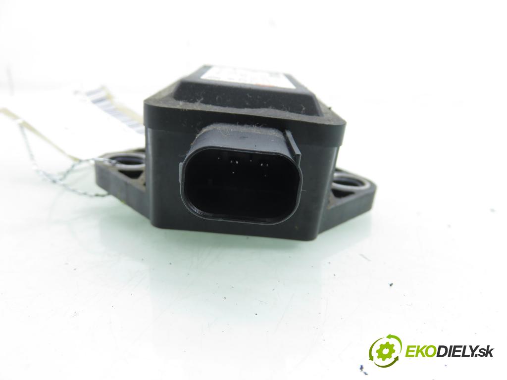TOYOTA COROLLA Verso (ZER_, ZZE12_, R1_) VAN 2004 85,00 2.0 D-4D (CUR10_) - 1CD-FTV 1995,00 Snímač ESP 0265005273