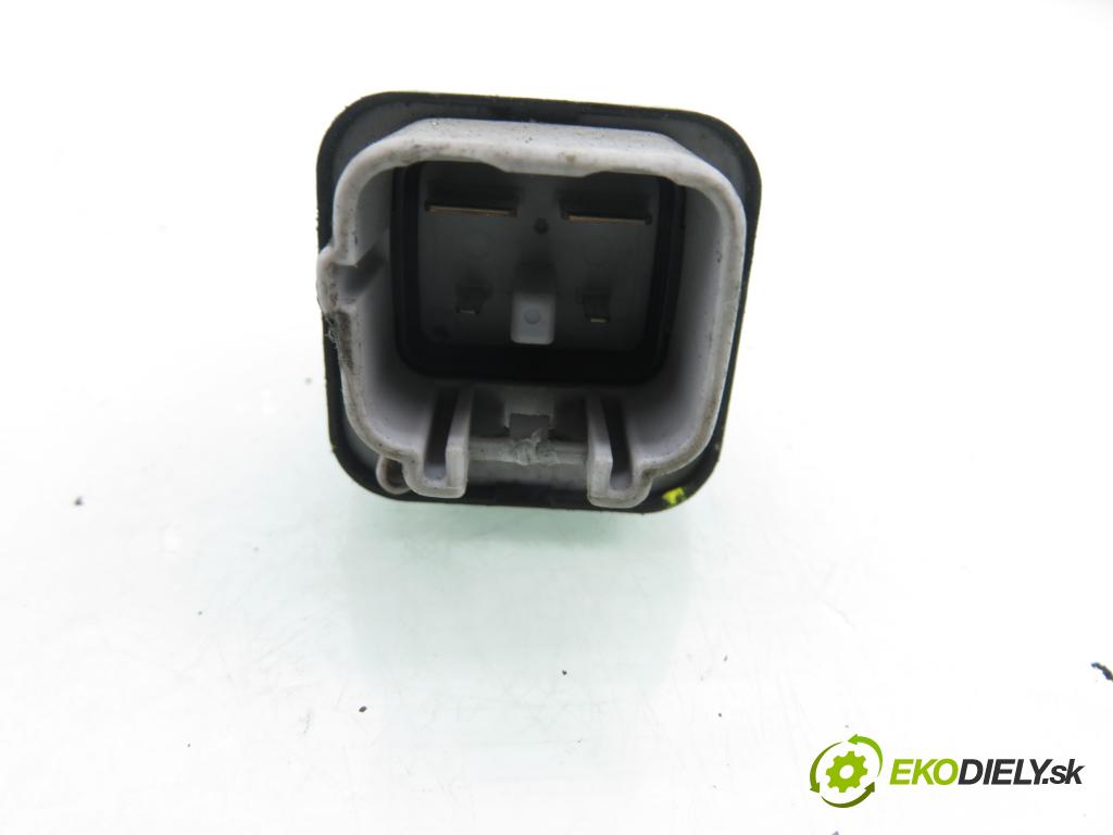 TOYOTA COROLLA Verso (ZER_, ZZE12_, R1_) VAN 2004 85,00 2.0 D-4D (CUR10_) - 1CD-FTV 1995,00 RELÉ: JÚN: 2861067010 ; 1567000671