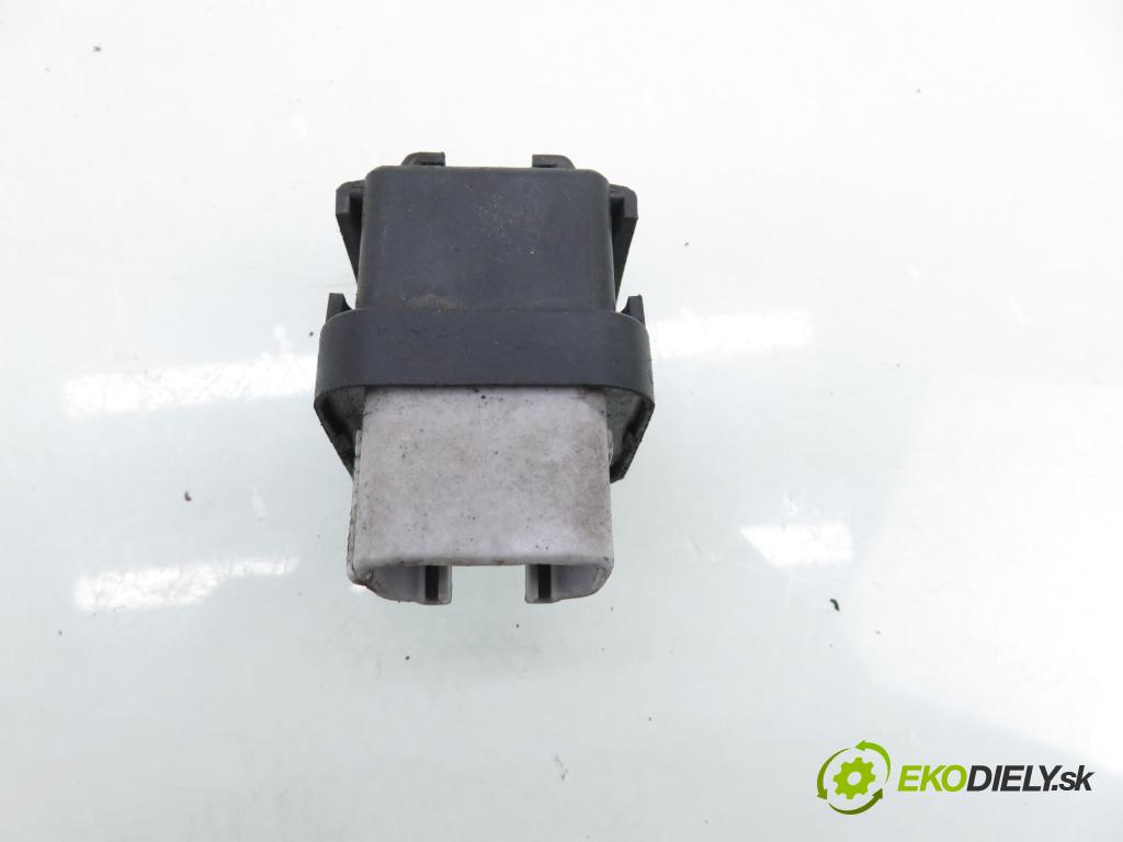 TOYOTA COROLLA Verso (ZER_, ZZE12_, R1_) VAN 2004 85,00 2.0 D-4D (CUR10_) - 1CD-FTV 1995,00 RELÉ: JÚN: 2861067010 ; 1567000671