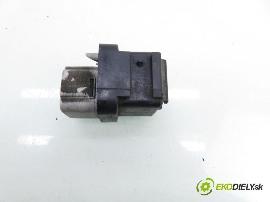 TOYOTA COROLLA Verso (ZER_, ZZE12_, R1_) VAN 2004 85,00 2.0 D-4D (CUR10_) - 1CD-FTV 1995,00 RELÉ: JÚN: 2861067010 ; 1567000671