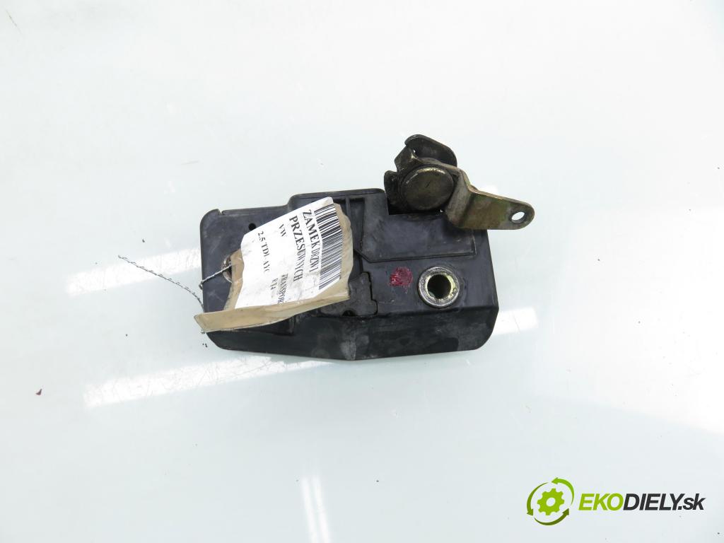 VW TRANSPORTER IV Autobus (70XB, 70XC, 7DB, 7DW, 7DK) BUS 2001 75,00 2.5 TDI - AYC 2461,00 zámok Dvere posúvne 701843604D