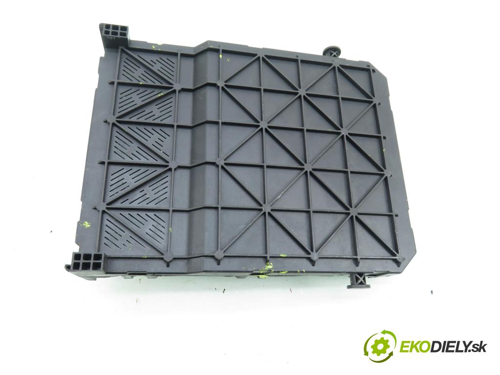 PEUGEOT PARTNER Combispace (5F) KOMBIVAN 2005 51,00 1.9 D - WJY (DW8B) 1868,00 MODUL BSI 9653667580 ; S118085320