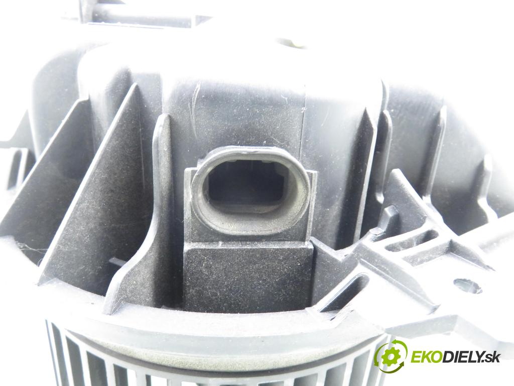 PEUGEOT PARTNER Combispace (5F) KOMBIVAN 2005 51,00 1.9 D - WJY (DW8B) 1868,00 Ventilátor vetráku N030840S