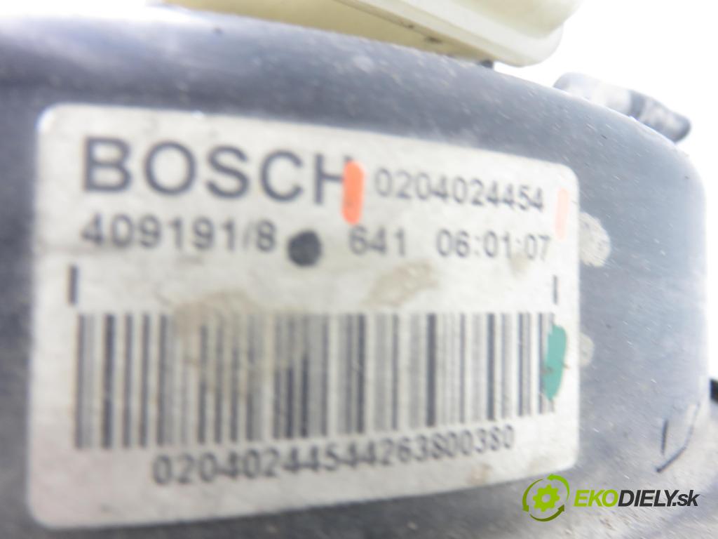 TOYOTA COROLLA Verso (ZER_, ZZE12_, R1_) VAN 2004 85,00 2.0 D-4D (CUR10_) - 1CD-FTV 1995,00 Posilovač 0204024454 (Servočerpadlo)