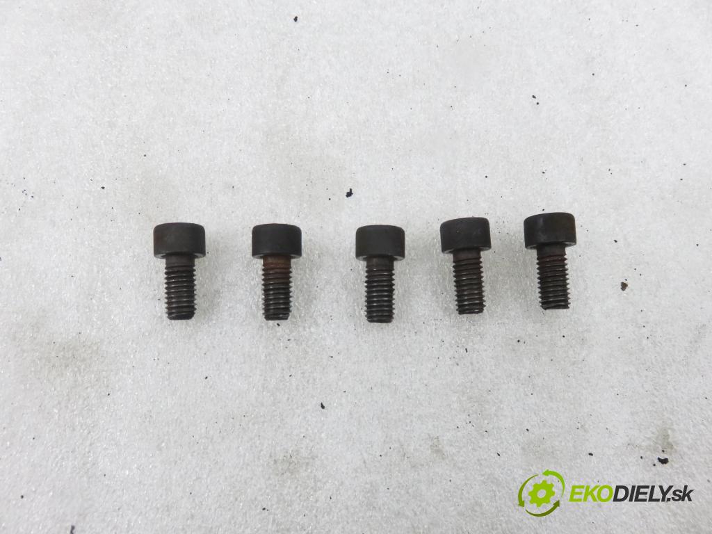 VW PASSAT B5 Variant (3B5) KOMBI 1999 81,00 1.9 TDI 110 - AFN 1896,00 Koleso dvojvrstvové 3082307232 ; 1878001193