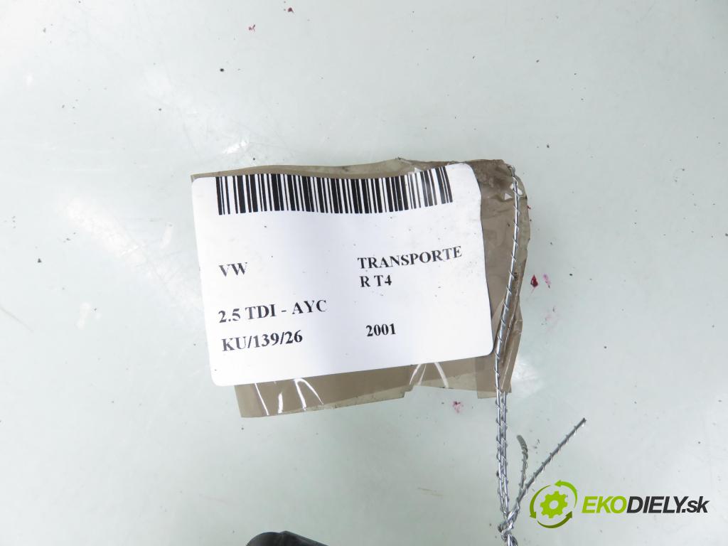 VW TRANSPORTER IV Autobus (70XB, 70XC, 7DB, 7DW, 7DK) BUS 2001 75,00 2.5 TDI - AYC 2461,00 vložka svetla pravy zadné 701945257