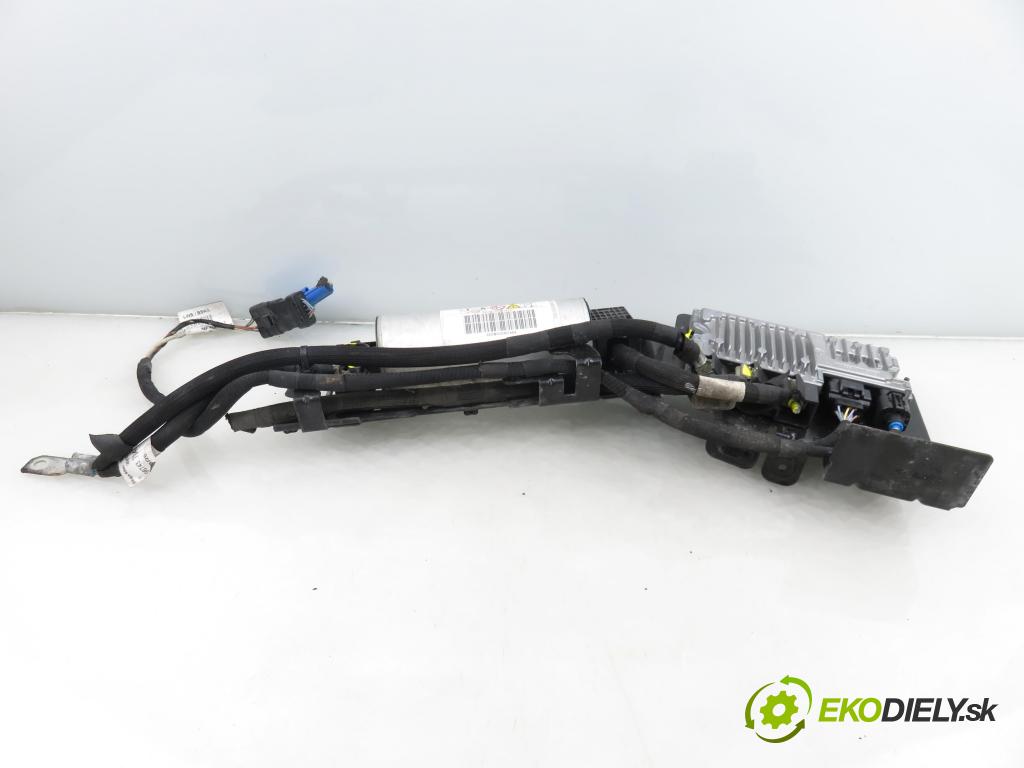 PEUGEOT 208 I (CA_, CC_) HB 2012 84,00 9HD (DV6C) 1560,00 system Start brzdových svetiel 9801739380