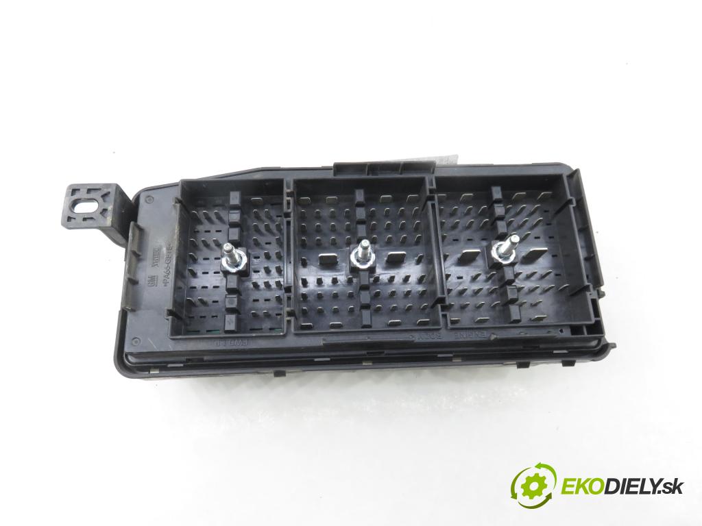 CHEVROLET CAPTIVA (C100, C140) SUV 2011 135,00 2.2 D 4WD 184 - Z 22 D1 2231,00 Skrinka POJISTKY: 95471068