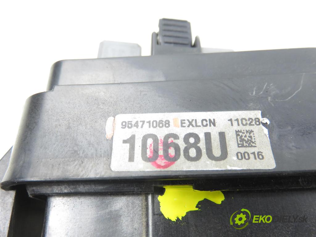 CHEVROLET CAPTIVA (C100, C140) SUV 2011 135,00 2.2 D 4WD 184 - Z 22 D1 2231,00 Skrinka POJISTKY: 95471068