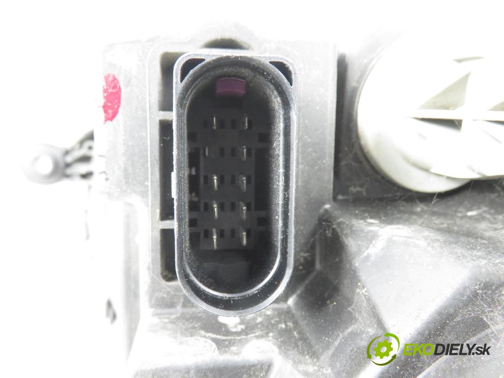 VW GOLF V (1K1) HB 2004 77,00 1.9 TDI PD 105 - BKC 1896,00 Svetlo LP 1K6941005N