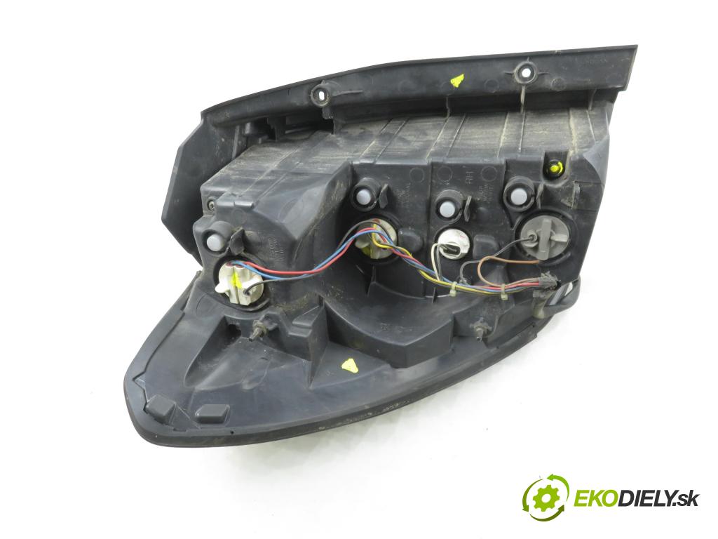 CHEVROLET CAPTIVA (C100, C140) SUV 2011 135,00 2.2 D 4WD 184 - Z 22 D1 2231,00 Svetlo pravé zadné 95905418