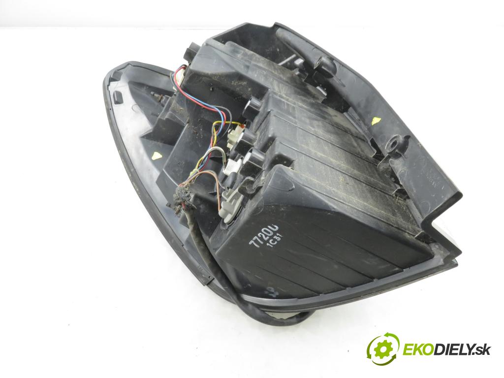 CHEVROLET CAPTIVA (C100, C140) SUV 2011 135,00 2.2 D 4WD 184 - Z 22 D1 2231,00 Svetlo pravé zadné 95905418