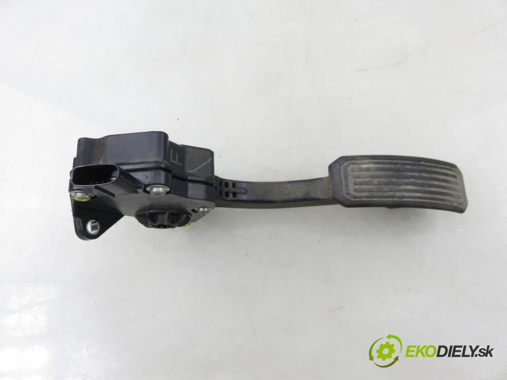 TOYOTA RAV 4 III (_A3_) SUV 2006 100,00 2.2 D 4WD (ALA30_) 136 - 2AD-FTV 2231,00 Potenciometer plynu 7811042010 ; 1988007270 (Potenciometer plynového pedálu)