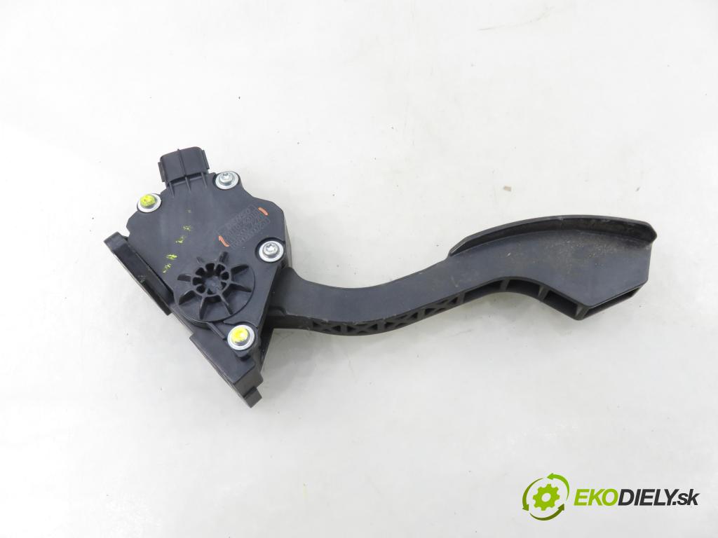 TOYOTA RAV 4 III (_A3_) SUV 2006 100,00 2.2 D 4WD (ALA30_) 136 - 2AD-FTV 2231,00 Potenciometer plynu 7811042010 ; 1988007270 (Potenciometer plynového pedálu)
