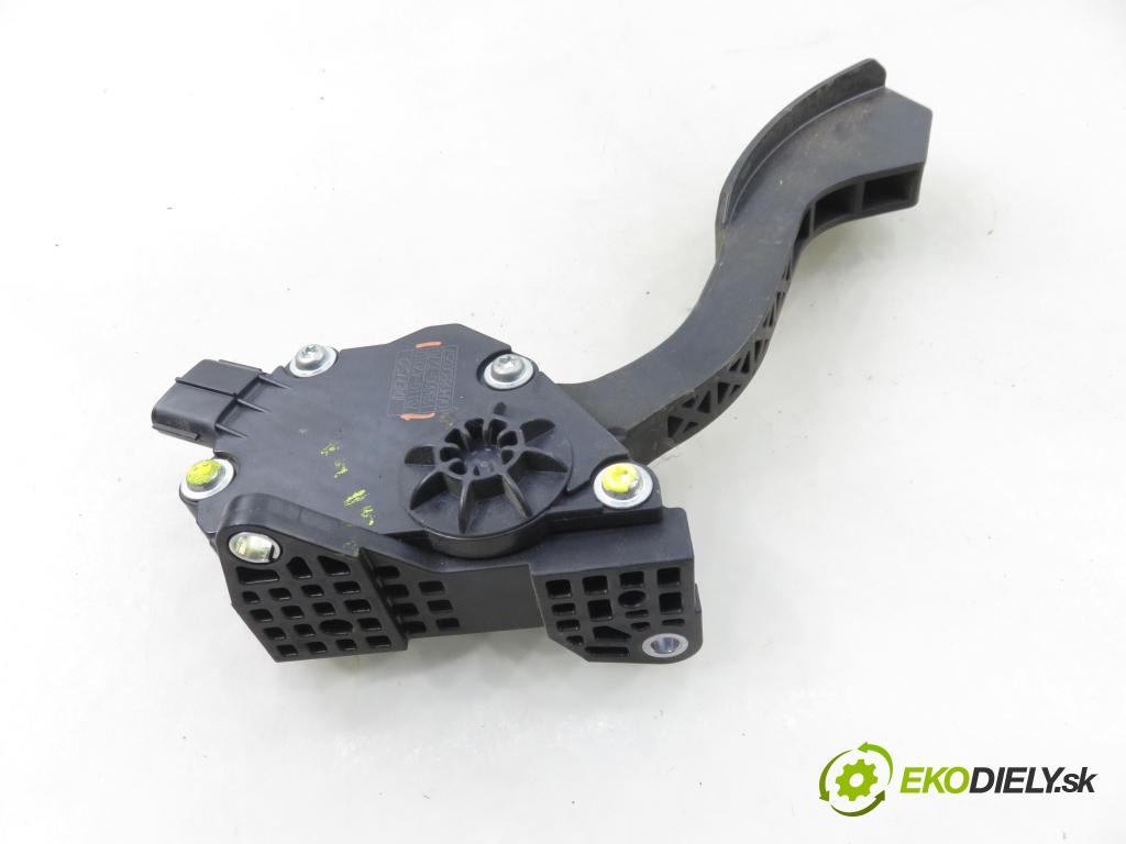 TOYOTA RAV 4 III (_A3_) SUV 2006 100,00 2.2 D 4WD (ALA30_) 136 - 2AD-FTV 2231,00 Potenciometer plynu 7811042010 ; 1988007270 (Potenciometer plynového pedálu)