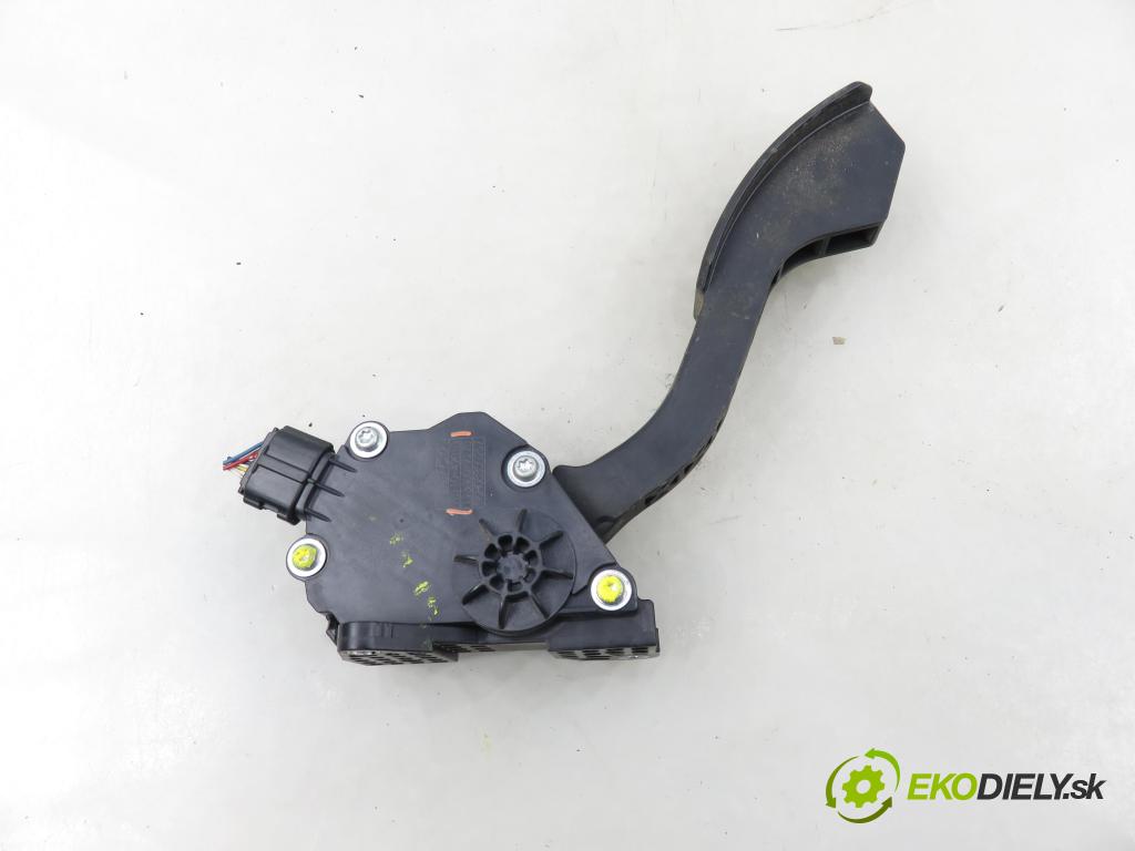TOYOTA RAV 4 III (_A3_) SUV 2006 100,00 2.2 D 4WD (ALA30_) 136 - 2AD-FTV 2231,00 Potenciometer plynu 7811042010 ; 1988007270 (Potenciometer plynového pedálu)