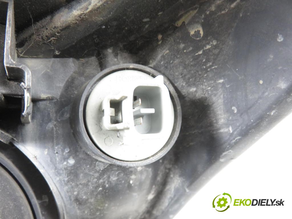 TOYOTA RAV 4 III (_A3_) SUV 2006 100,00 2.2 D 4WD (ALA30_) 136 - 2AD-FTV 2231,00 Svetlo PP