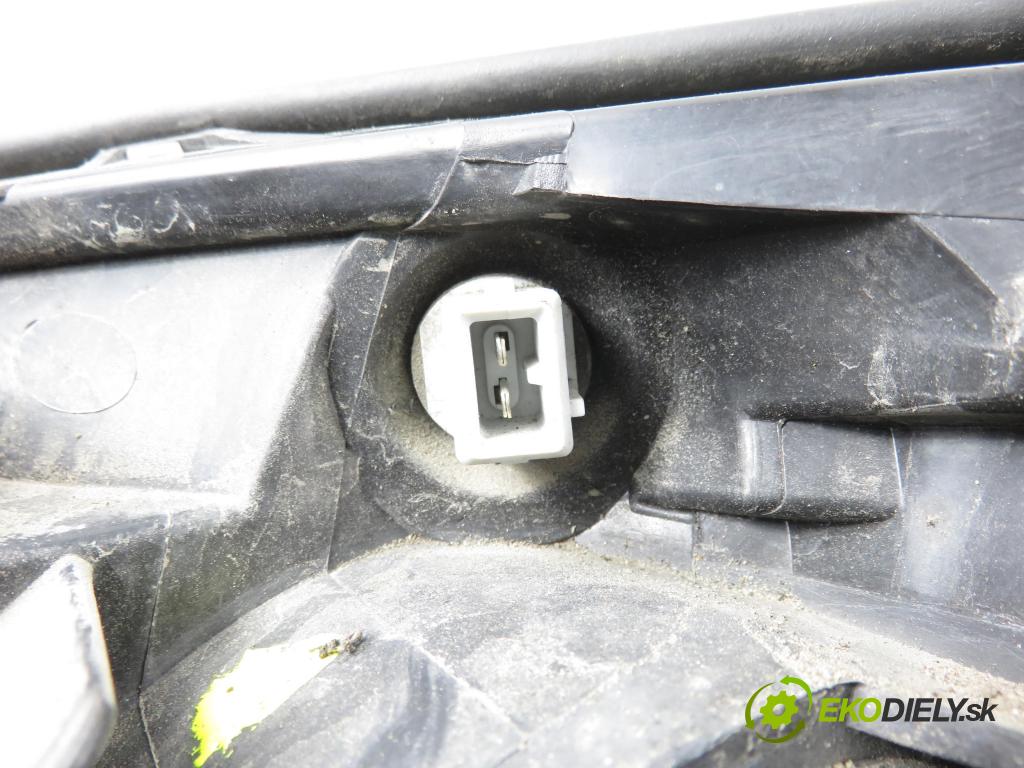 TOYOTA RAV 4 III (_A3_) SUV 2006 100,00 2.2 D 4WD (ALA30_) 136 - 2AD-FTV 2231,00 Svetlo PP