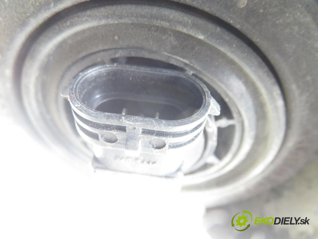 TOYOTA RAV 4 III (_A3_) SUV 2006 100,00 2.2 D 4WD (ALA30_) 136 - 2AD-FTV 2231,00 Svetlo PP