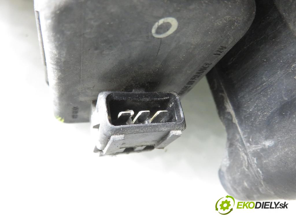 TOYOTA RAV 4 III (_A3_) SUV 2006 100,00 2.2 D 4WD (ALA30_) 136 - 2AD-FTV 2231,00 Svetlo PP