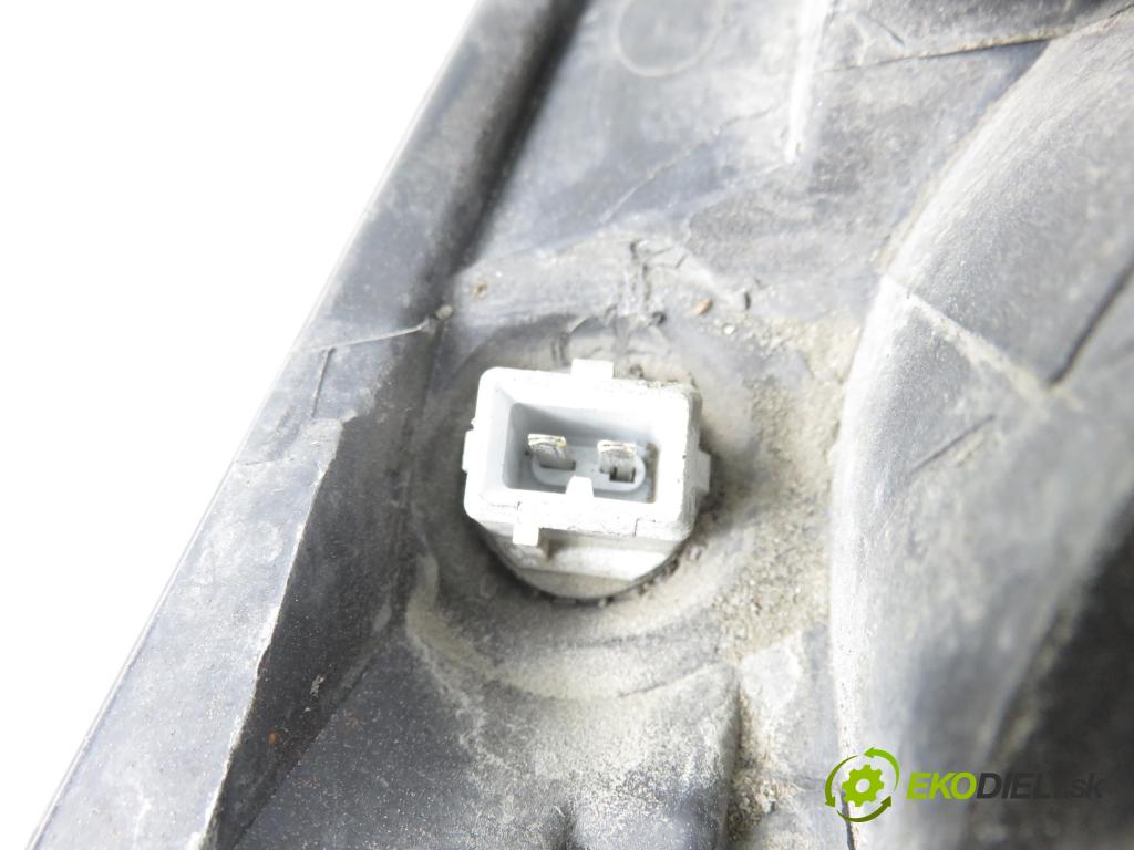 TOYOTA RAV 4 III (_A3_) SUV 2006 100,00 2.2 D 4WD (ALA30_) 136 - 2AD-FTV 2231,00 Svetlo LP