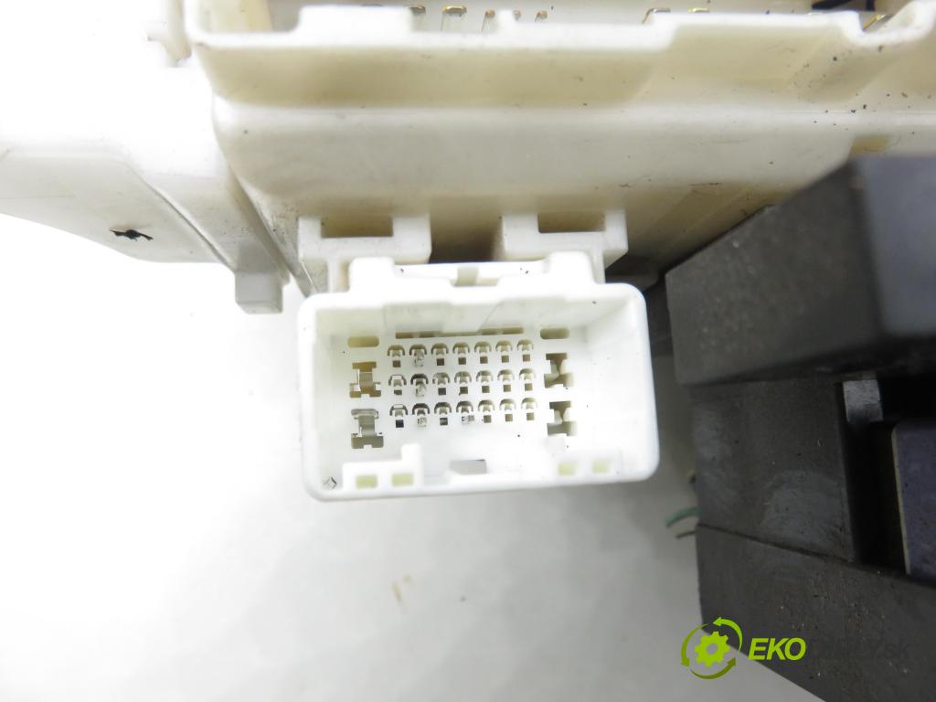 TOYOTA RAV 4 III (_A3_) SUV 2006 100,00 2.2 D 4WD (ALA30_) 136 - 2AD-FTV 2231,00 MODUL BSI 8273042020