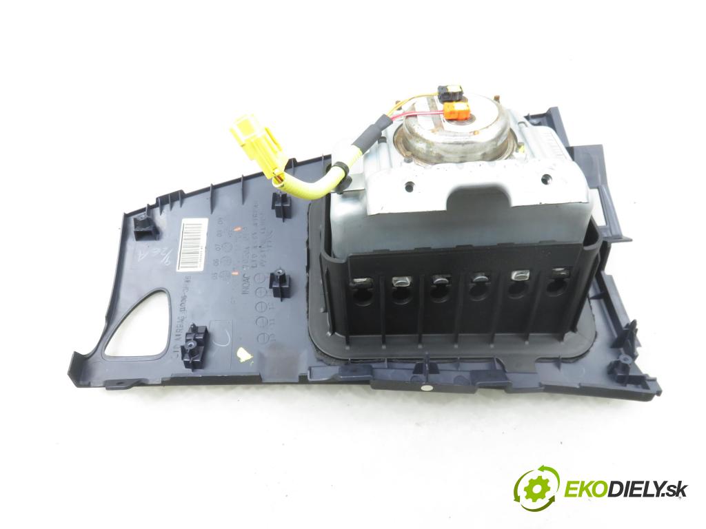 CITROEN C-CROSSER (EP_) SUV 2008 115,00 2.2 HDi 160 - 4HN (DW12MTED4) 2179,00 AirBag air BAG CESTUJÍCÍ: 7030A182XA ; 7030A026