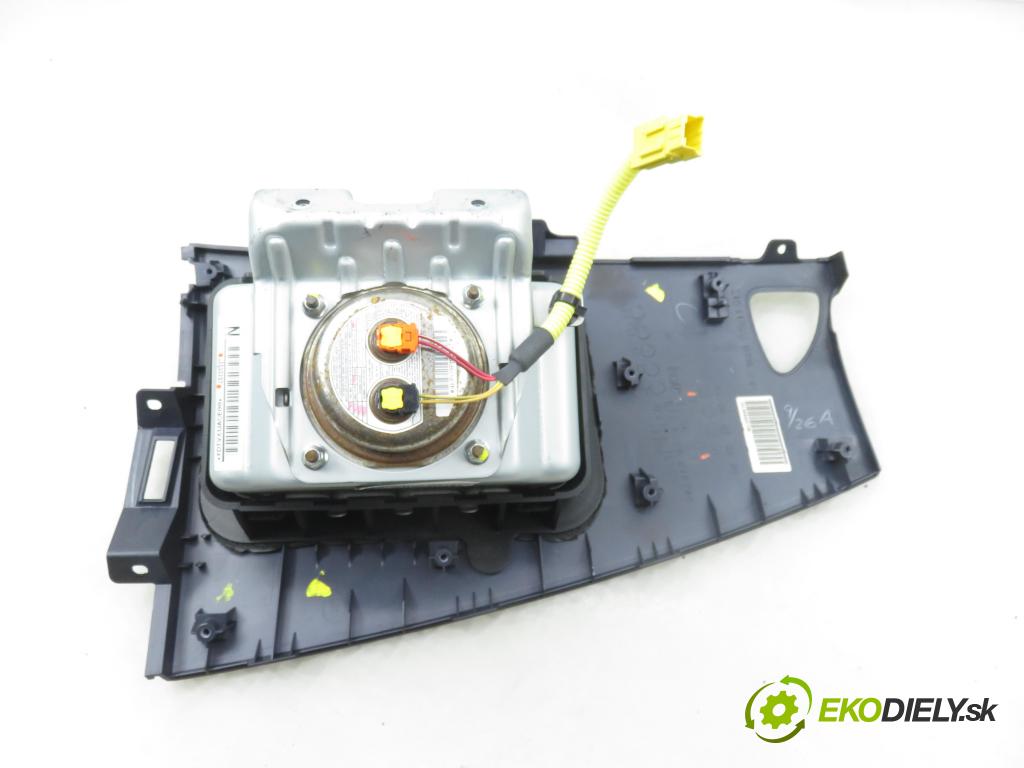 CITROEN C-CROSSER (EP_) SUV 2008 115,00 2.2 HDi 160 - 4HN (DW12MTED4) 2179,00 AirBag air BAG CESTUJÍCÍ: 7030A182XA ; 7030A026