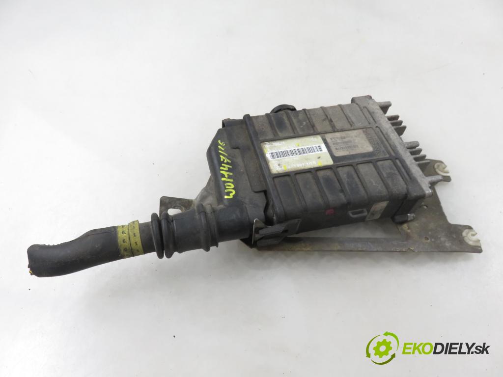VW PASSAT B3/B4 Variant (3A5, 35I) KOMBI 1992 55,00 1.8 - AAM 1781,00 Riadiaca jednotka Motor 443907311B ; 0261200261