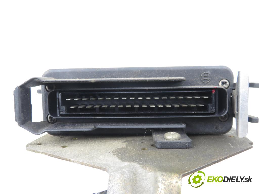 VW PASSAT B3/B4 Variant (3A5, 35I) KOMBI 1992 55,00 1.8 - AAM 1781,00 Riadiaca jednotka Motor 443907311B ; 0261200261