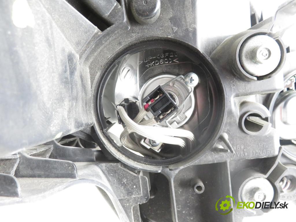 CITROEN C-CROSSER (EP_) SUV 2008 115,00 2.2 HDi 160 - 4HN (DW12MTED4) 2179,00 Svetlo LP