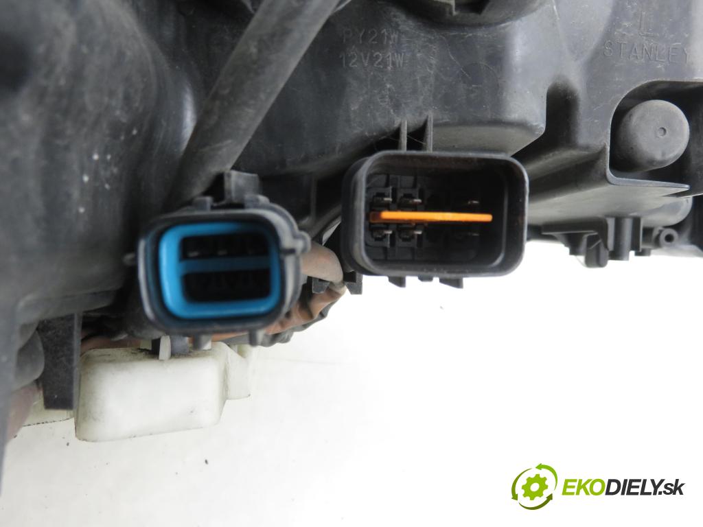 CITROEN C-CROSSER (EP_) SUV 2008 115,00 2.2 HDi 160 - 4HN (DW12MTED4) 2179,00 Svetlo LP