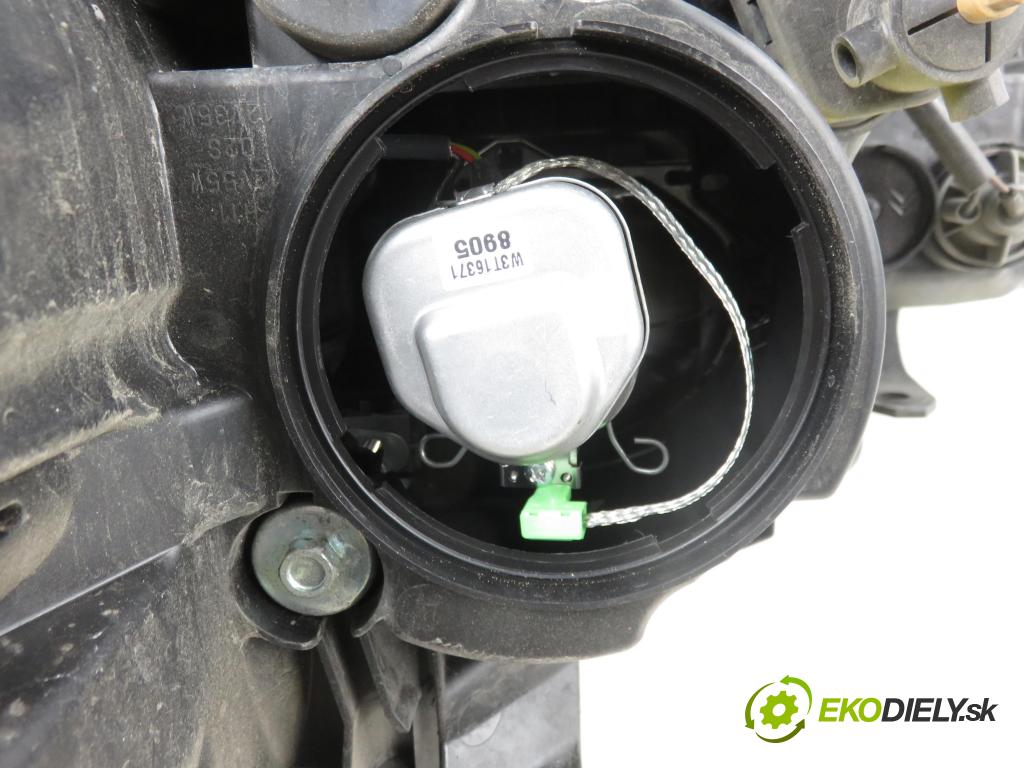 CITROEN C-CROSSER (EP_) SUV 2008 115,00 2.2 HDi 160 - 4HN (DW12MTED4) 2179,00 Svetlo PP