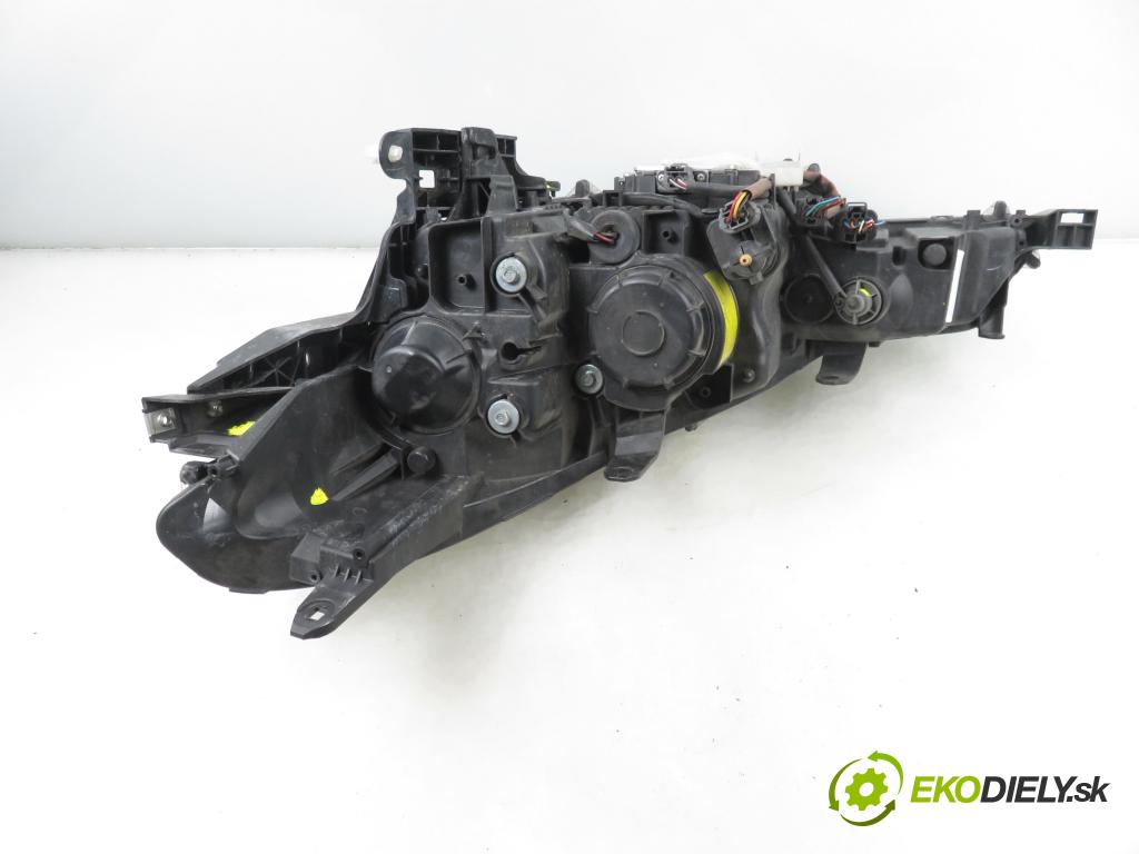 CITROEN C-CROSSER (EP_) SUV 2008 115,00 2.2 HDi 160 - 4HN (DW12MTED4) 2179,00 Svetlo PP