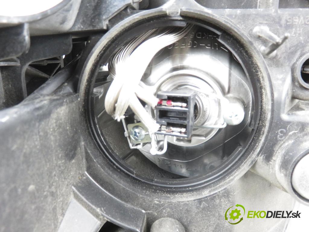 CITROEN C-CROSSER (EP_) SUV 2008 115,00 2.2 HDi 160 - 4HN (DW12MTED4) 2179,00 Svetlo PP