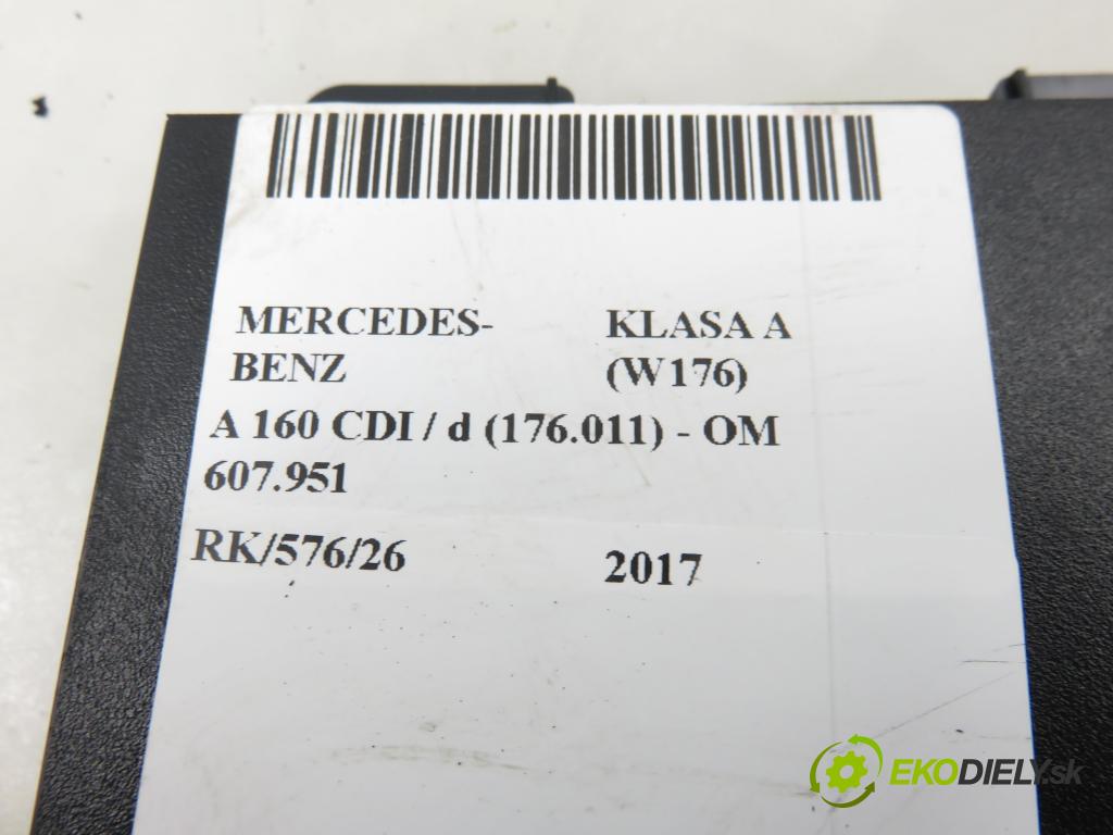 MERCEDES-BENZ KLASA A (W176) HB 2017 66,00 A 160 CDI / d (176.011) 90 - OM 607.951 1461,00 HNÍZDO: USB A1728202100