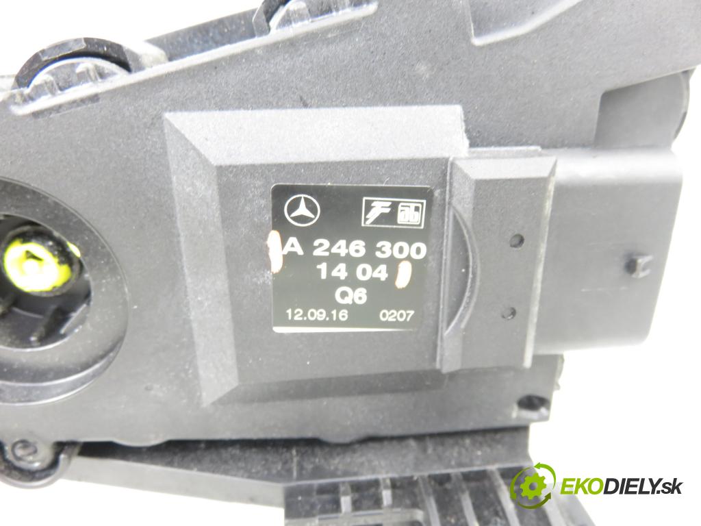 MERCEDES-BENZ KLASA A (W176) HB 2017 66,00 A 160 CDI / d (176.011) 90 - OM 607.951 1461,00 potenciometr plynového pedálu A2463001404 (Potenciometr plynového pedálu)