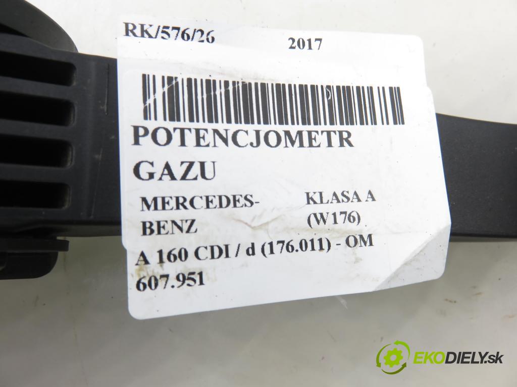 MERCEDES-BENZ KLASA A (W176) HB 2017 66,00 A 160 CDI / d (176.011) 90 - OM 607.951 1461,00 potenciometr plynového pedálu A2463001404 (Potenciometr plynového pedálu)