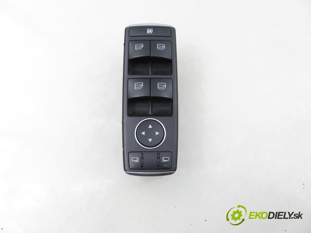 MERCEDES-BENZ KLASA A (W176) HB 2017 66,00 A 160 CDI / d (176.011) 90 - OM 607.951 1461,00 Panel ovládania okien A1669054300