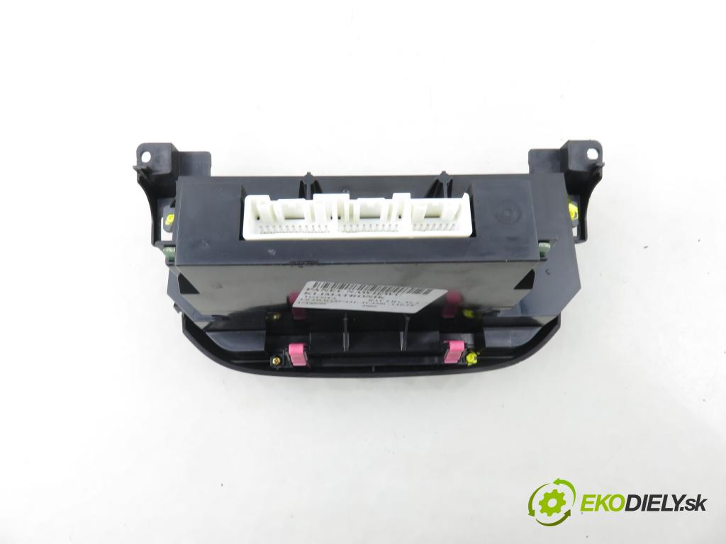 TOYOTA RAV 4 II (_A2_) SUV 2005 110,00 2.0 4WD 150 - 1AZ-FE 1998,00 Panel kúrenia KLIMATRONIK 8865042160 ; 1773007721